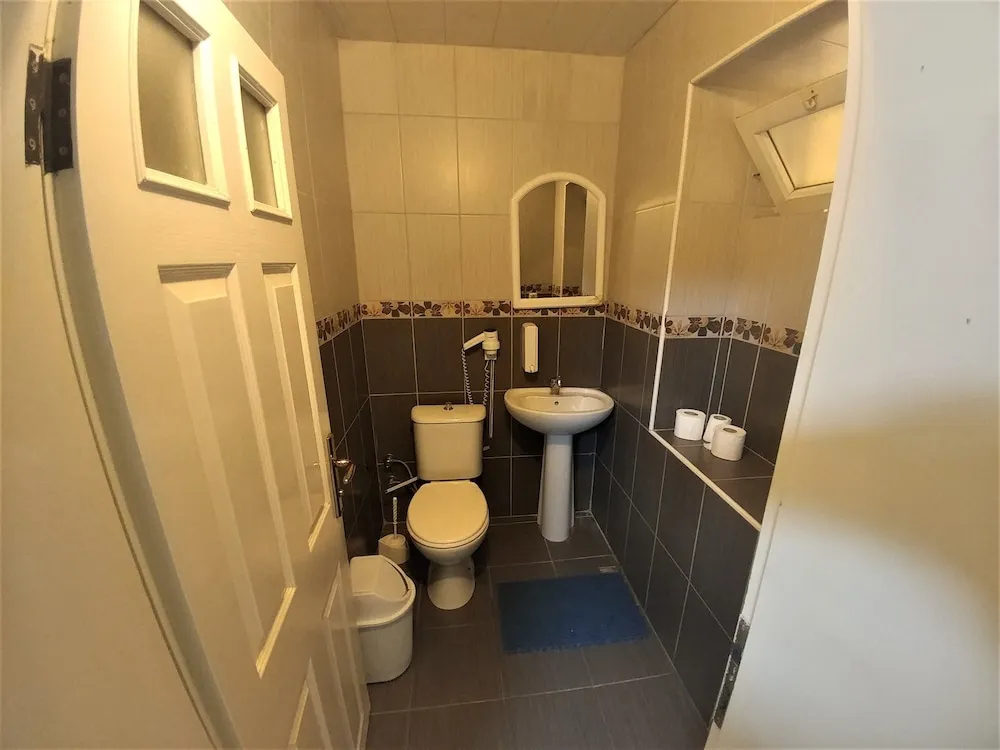 Ortak Ranzalı Oda, Karma Ranzalı Oda, Ortak Banyo (Basement)