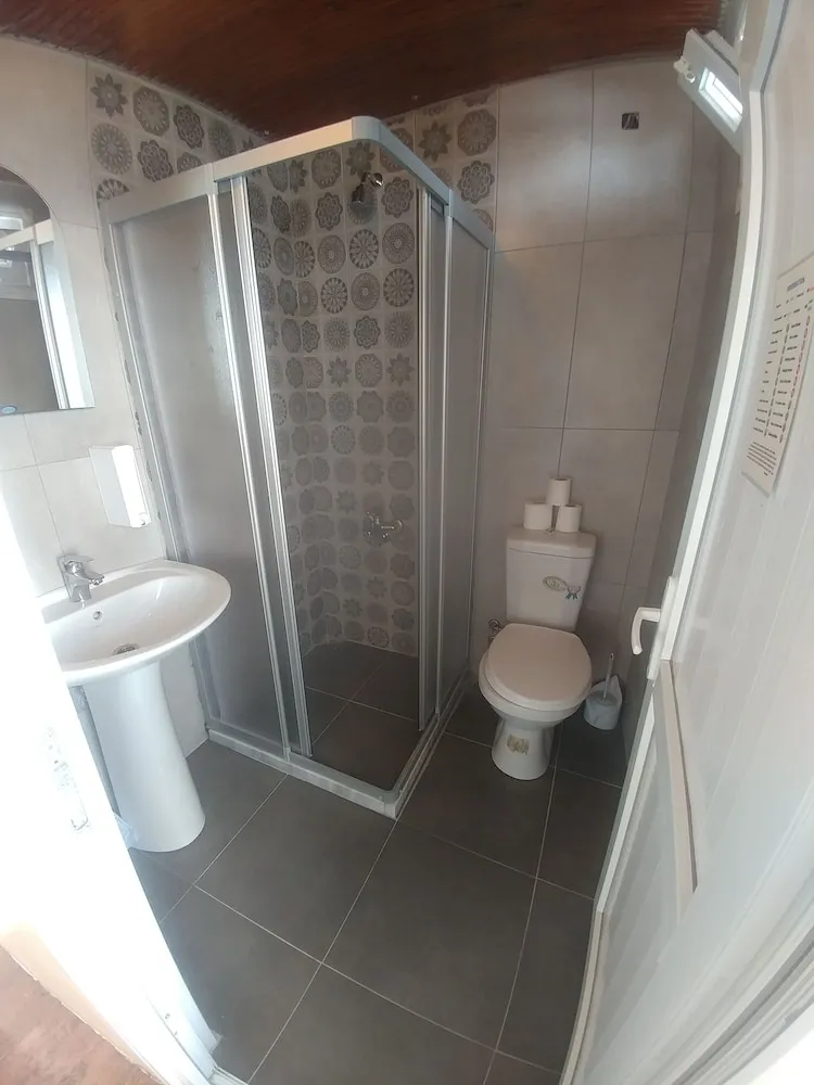 Ortak Ranzalı Oda, Karma Ranzalı Oda, Özel Banyo, Deniz Manzaralı