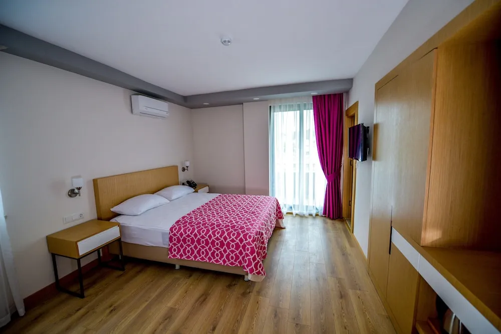 Standard Tek Büyük Yataklı Oda
