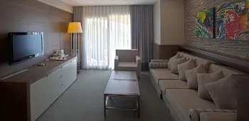 Pirate's Beach Club - All Inclusive