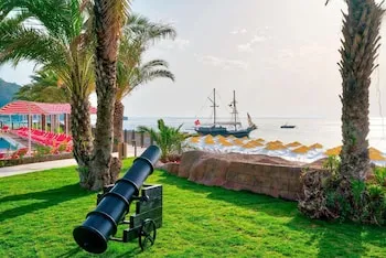 Pirate's Beach Club - All Inclusive