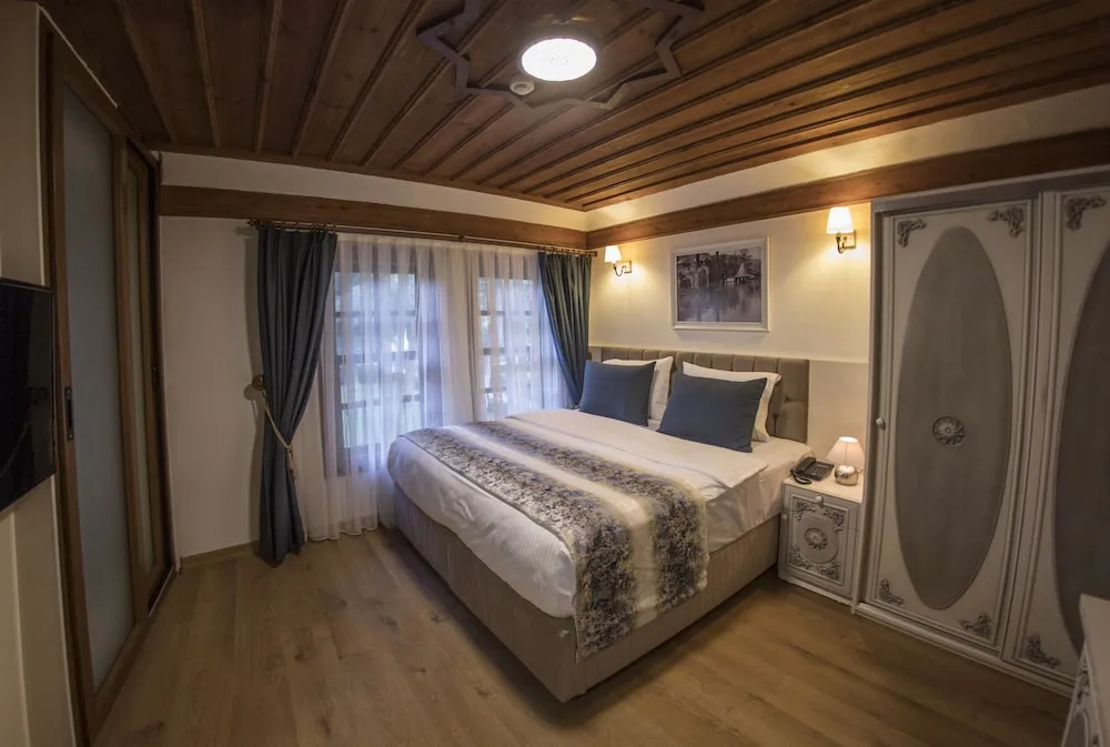 Deluxe Tek Büyük Yataklı Oda
