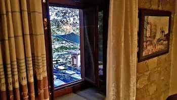 Zeushan Kucuk Otel