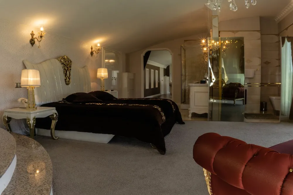 Royal Tek Büyük Yataklı Oda