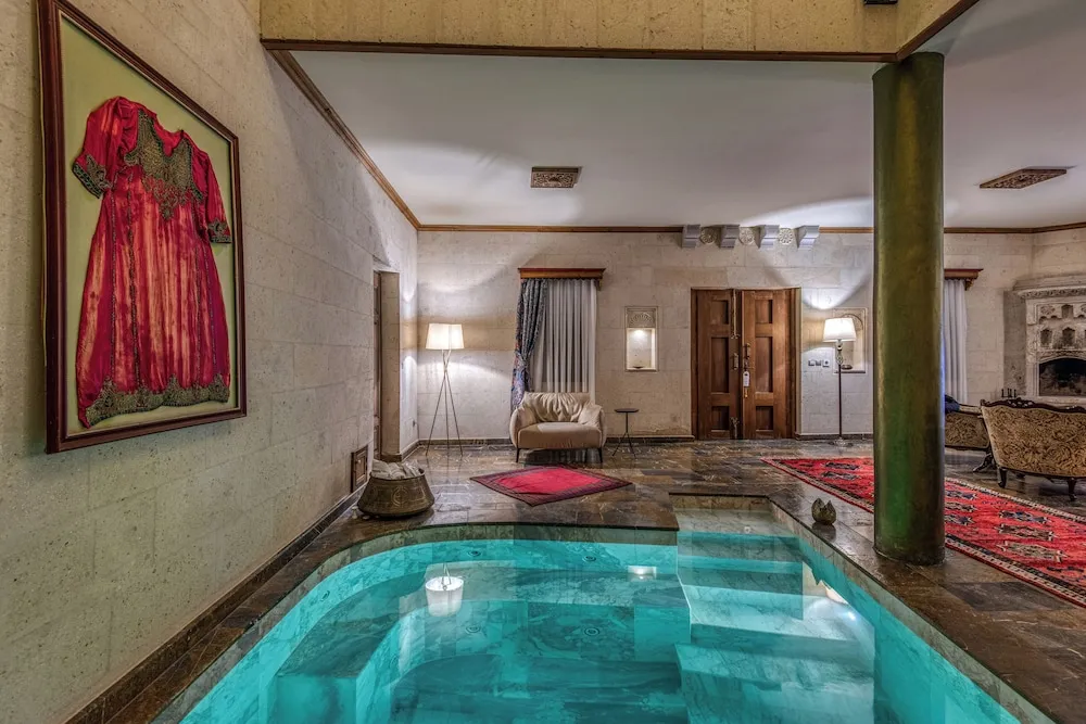 Imperial Pool Suite