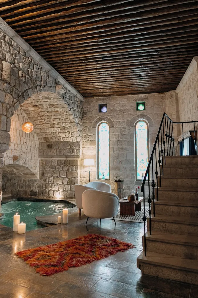 Imperial Pool Suite