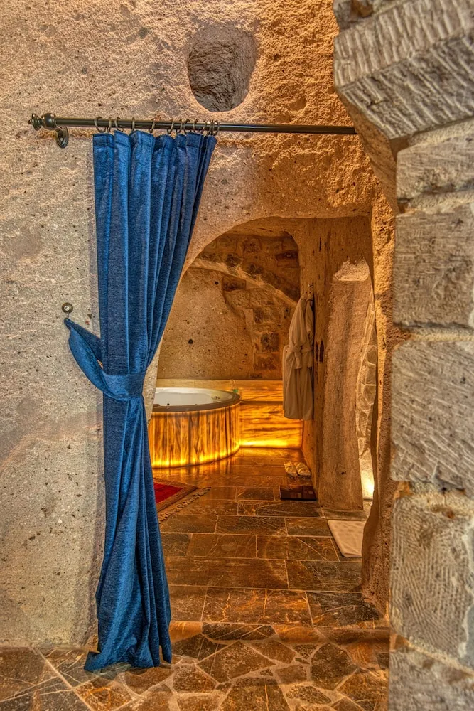 Imperial Pool Suite