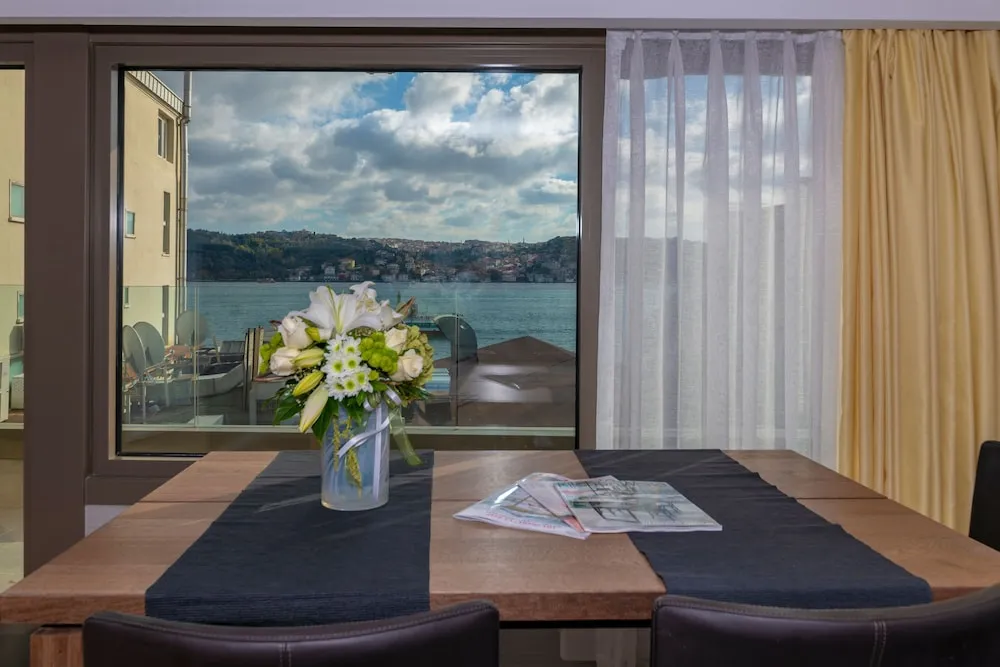 Deluxe Suite with Sea view (Loft - Stair Access)