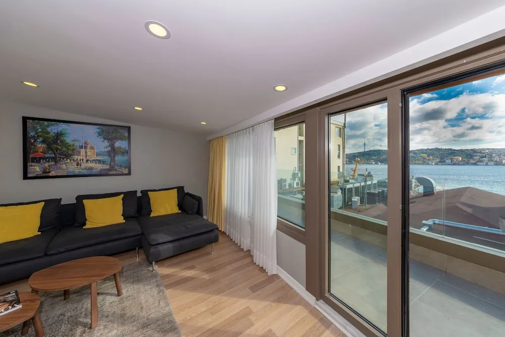 Deluxe Suite with Sea view (Loft - Stair Access)