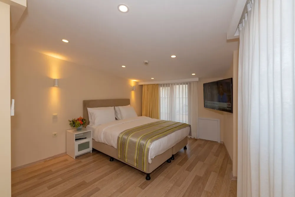 Deluxe Suite with Sea view (Loft - Stair Access)