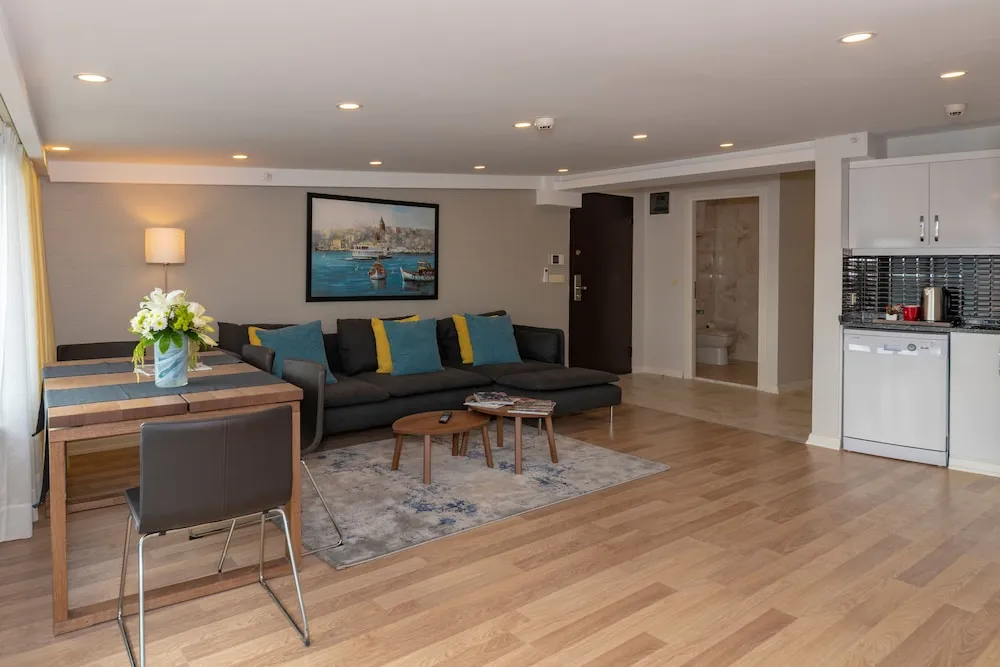 Deluxe Suite with Sea view (Loft - Stair Access)