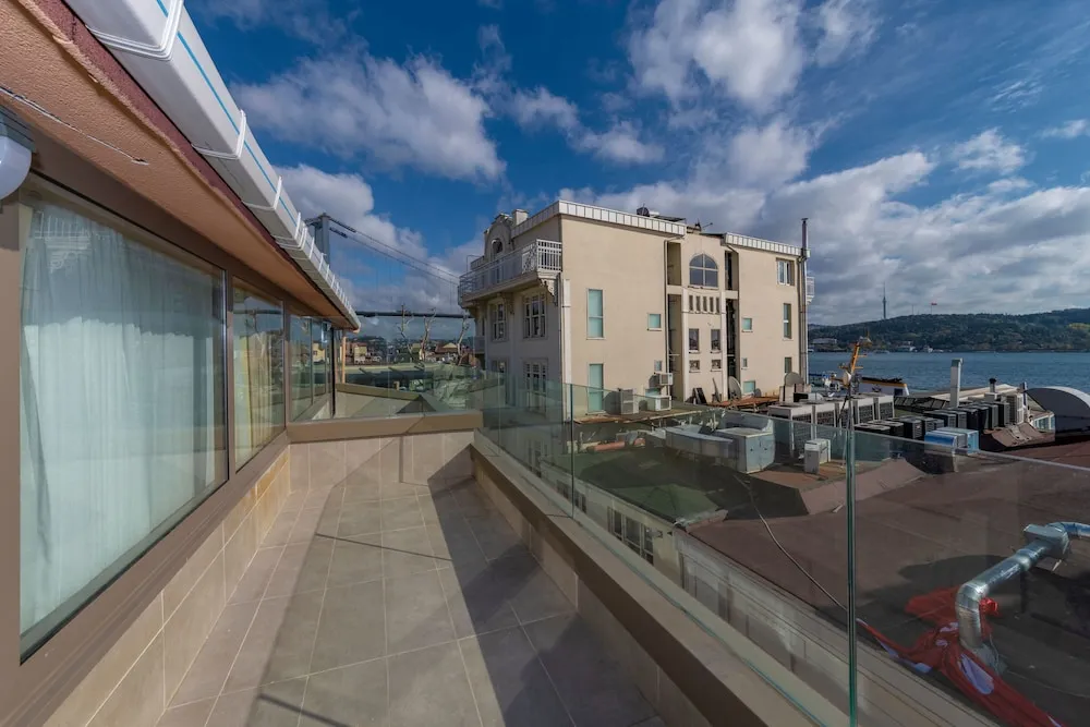 Deluxe Suite with Sea view (Loft - Stair Access)