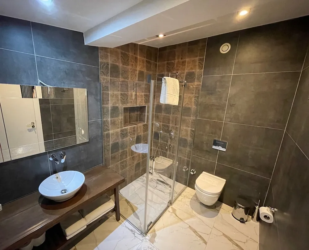 Deluxe Tek Buyuk Yatakli Oda (Merdiven Erisimli)