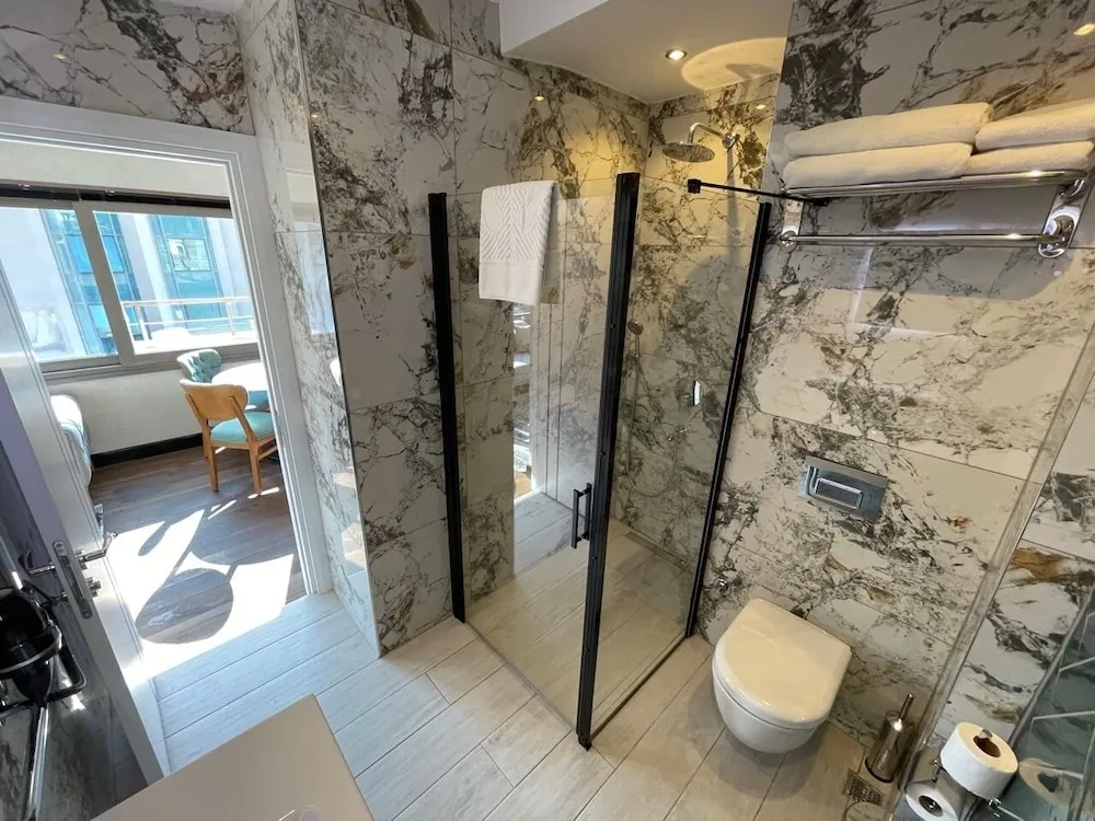 Superior Tek Buyuk Yatakli Oda (Merdiven Erisimli)