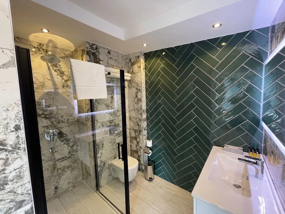 Superior Tek Buyuk Yatakli Oda (Merdiven Erisimli)