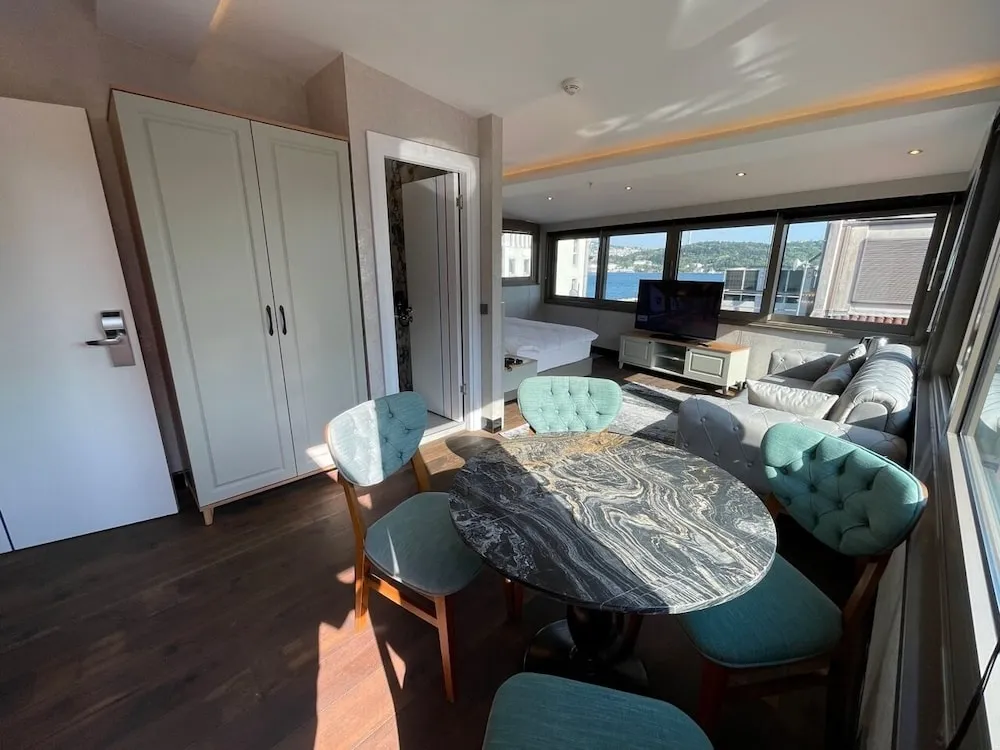 Superior Tek Buyuk Yatakli Oda (Merdiven Erisimli)