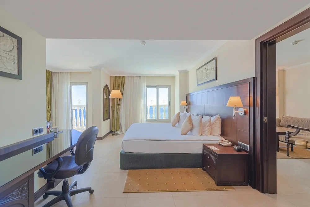 Süit, 1 Yatak Odası, Sigara İçilebilir, Denize Bakan