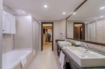 Crowne Plaza Hotel Antalya, bir IHG oteli