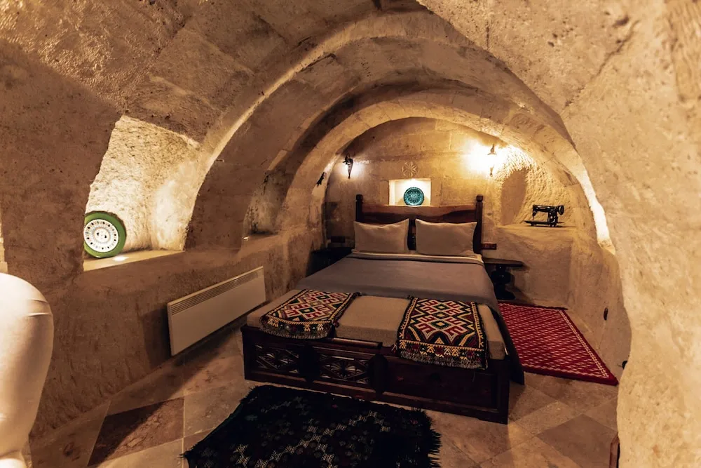 Deluxe Arch Cave Room