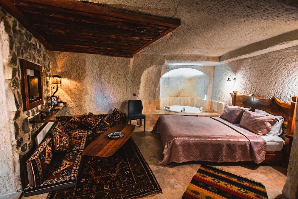 Deluxe Cave Suite