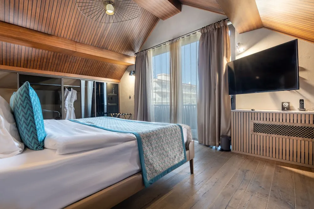 Kelly Penthouse