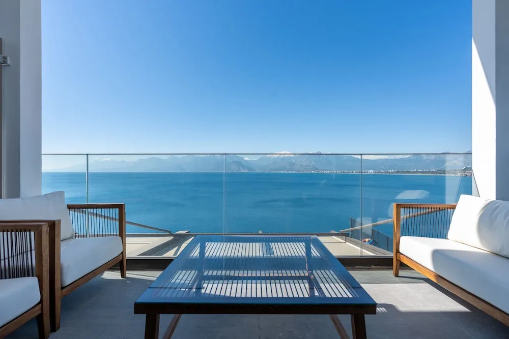 Deluxe Tek Büyük Yataklı Oda, Deniz Manzaralı