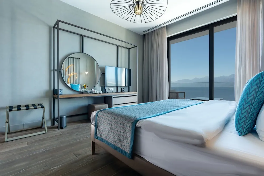 Deluxe Tek Büyük Yataklı Oda, Deniz Manzaralı