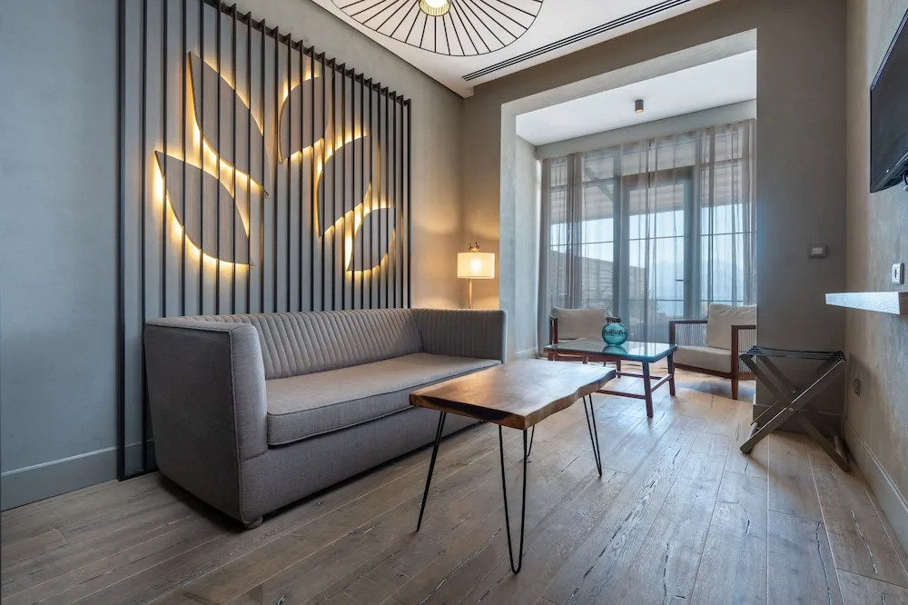 Infinity King Suite