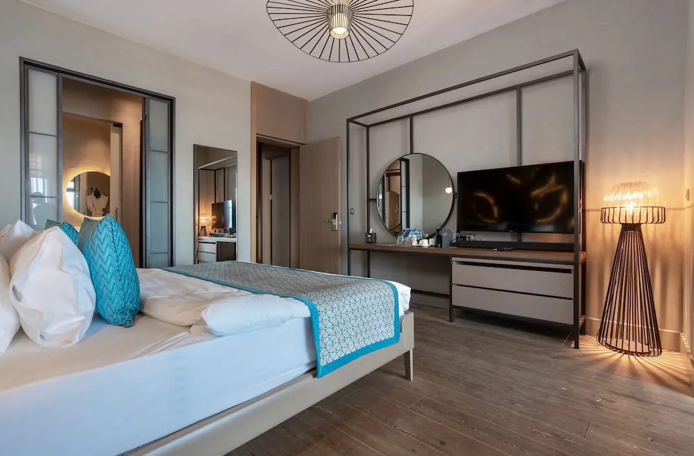 Infinity King Suite
