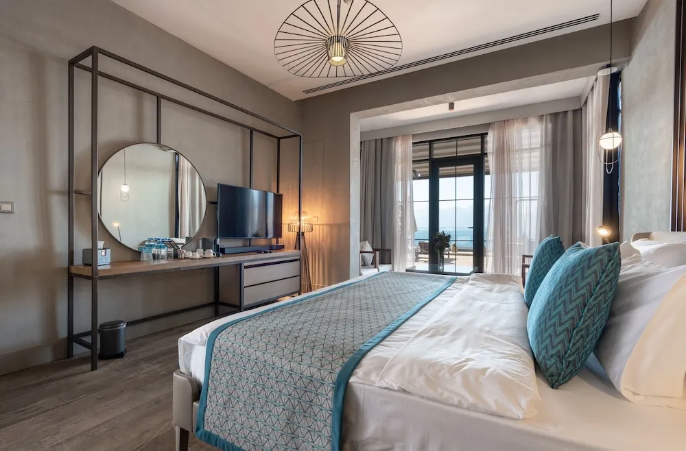 Infinity King Suite