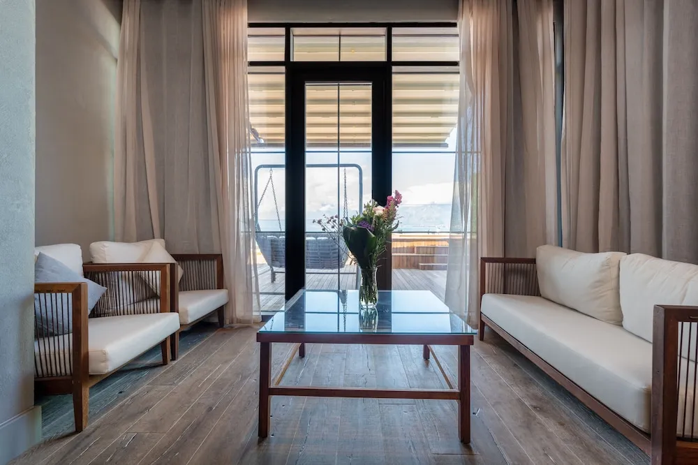 Infinity King Suite