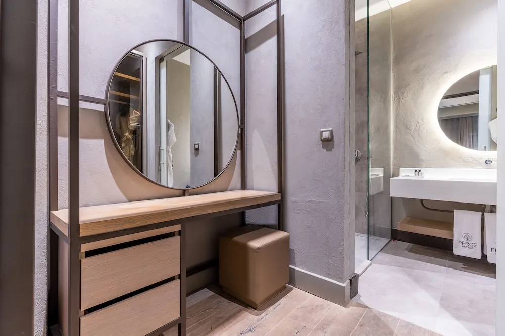 Infinity King Suite