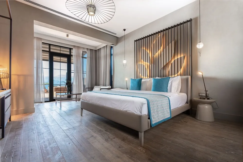 Infinity King Suite
