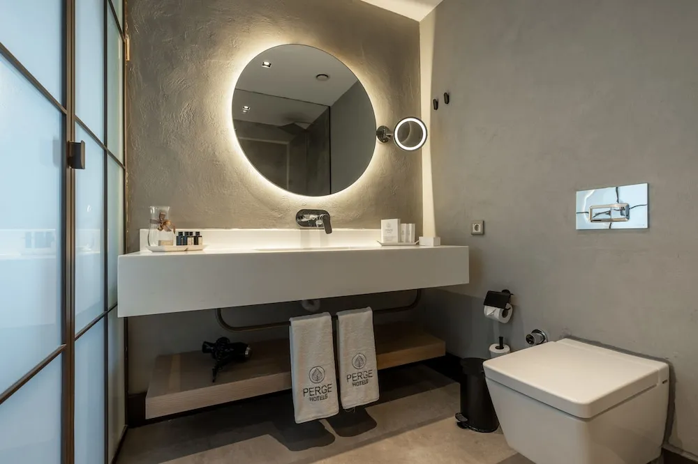 Cave Suite