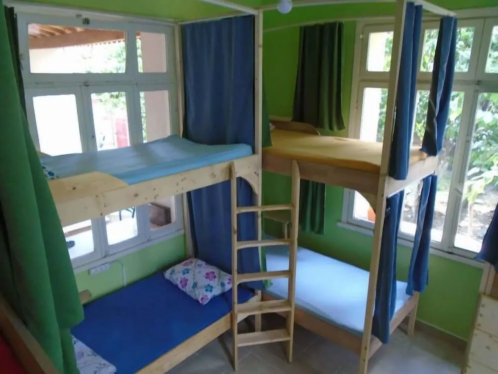 Ortak Ranzalı Oda (6 people)