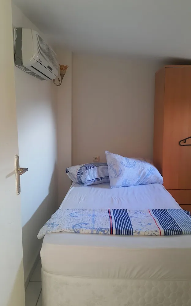 İki Ayrı Yataklı Oda, 1 Yatak Odası