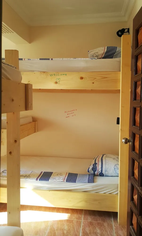 Ortak Ranzalı Oda, Sadece kadınlar için, Havuz Manzaralı (Air conditioning)