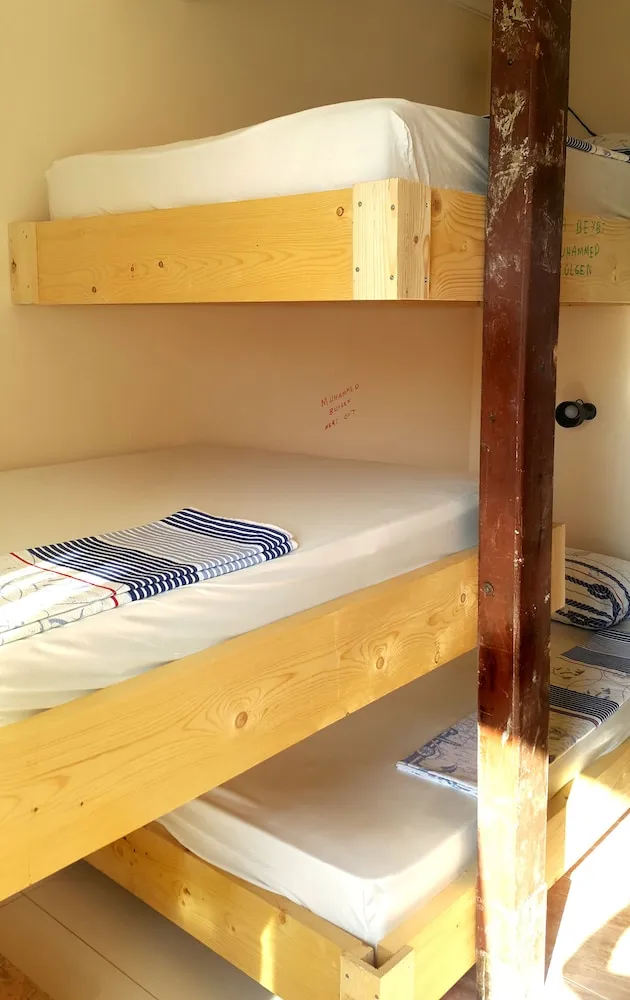 Ortak Ranzalı Oda, Sadece kadınlar için, Havuz Manzaralı (Air conditioning)