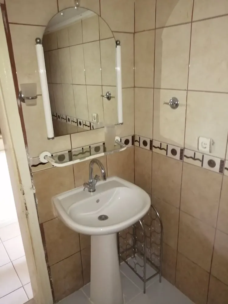 Tek Büyük Yataklı Oda, 1 Çift Kişilik Yatak, Sigara İçilmez, Ortak Banyo