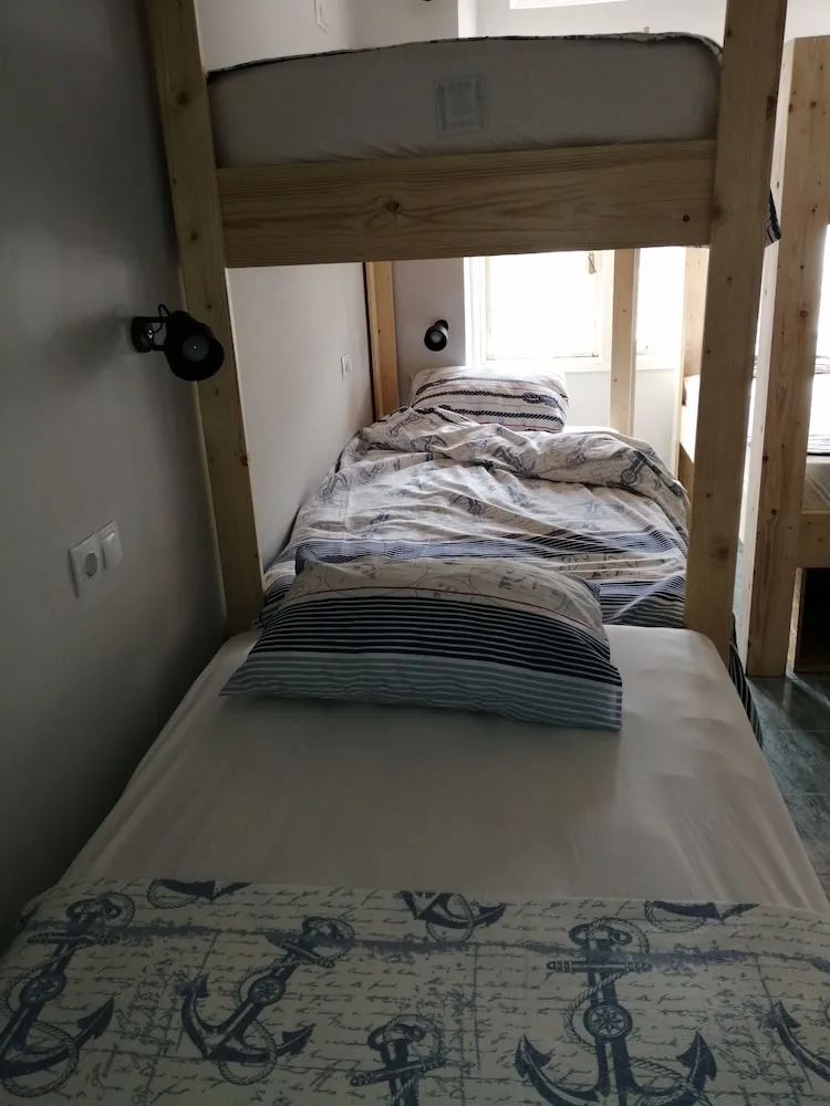Ortak Ranzalı Oda, Sadece erkekler için, Dağ Manzaralı