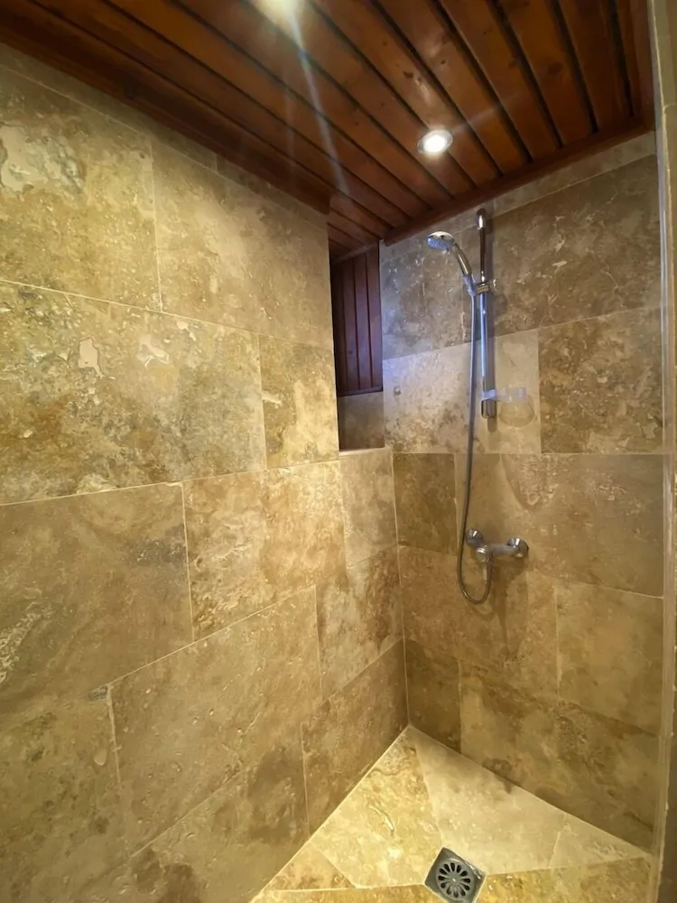 Family Tek Büyük veya İki Ayrı Yataklı Oda