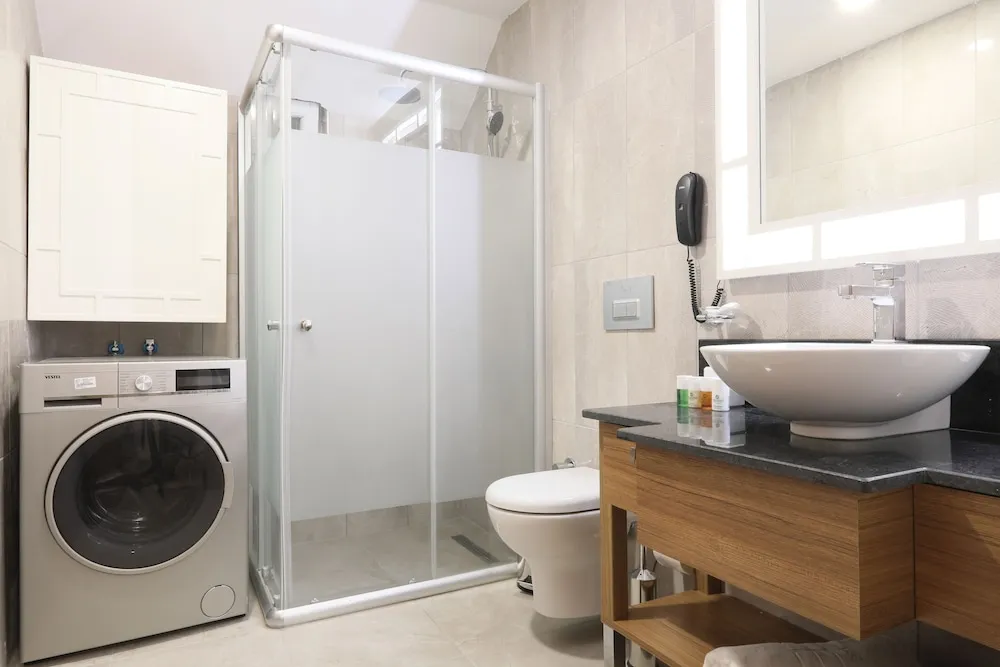Deluxe Pool Suite