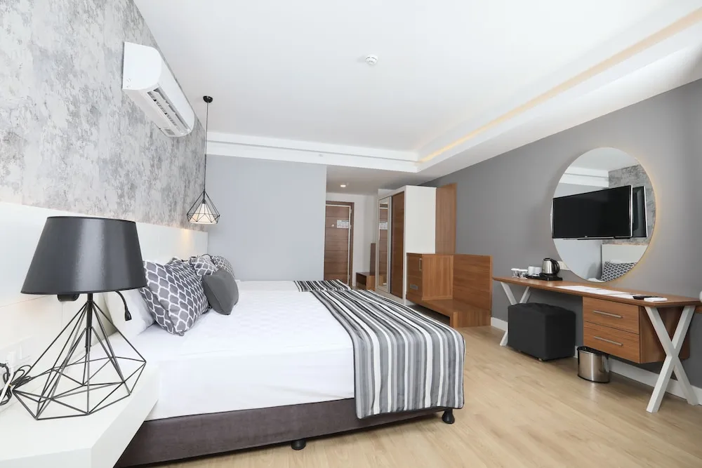 Pool Standard Room