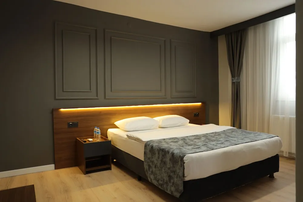 Standard Tek Büyük Yataklı Oda
