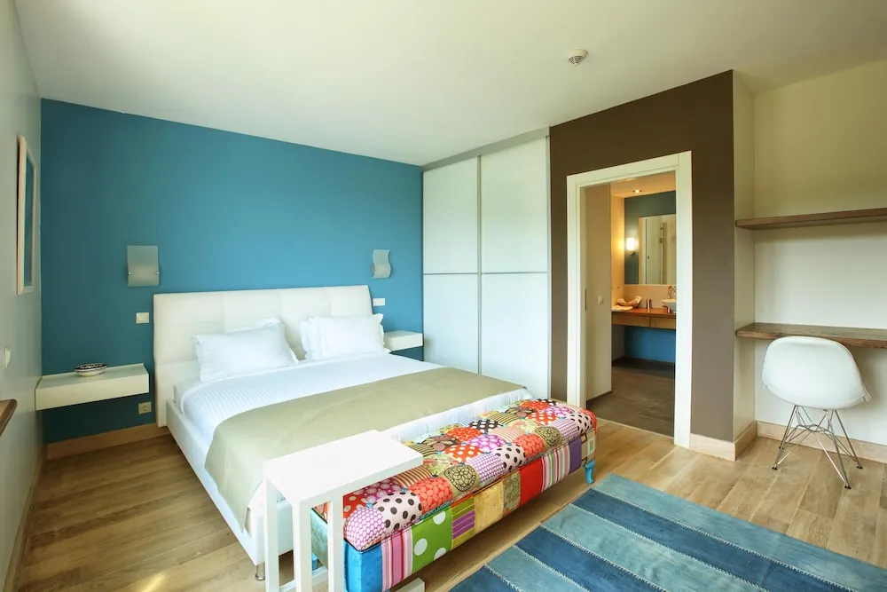 Deluxe Tek Büyük Yataklı Oda, Bahçe Manzaralı (Defne)