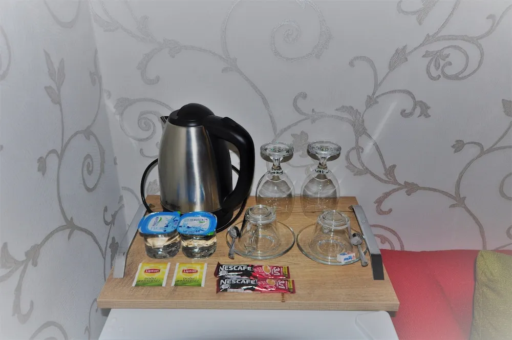 Deluxe Tek Büyük veya İki Ayrı Yataklı Oda, Sigara İçilebilir, Havuz Manzaralı