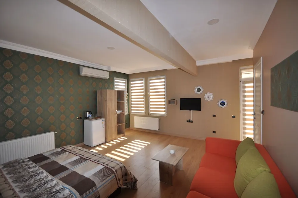 Deluxe Tek Büyük veya İki Ayrı Yataklı Oda, Sigara İçilebilir, Havuz Manzaralı