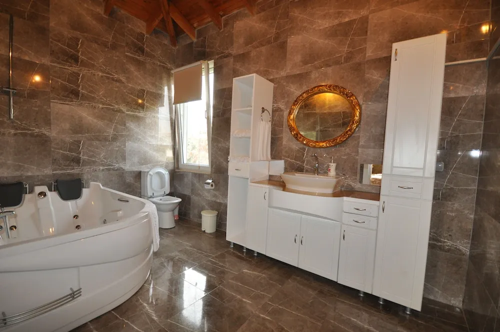 Deluxe Süit, Sigara İçilebilir, Havuz Manzaralı