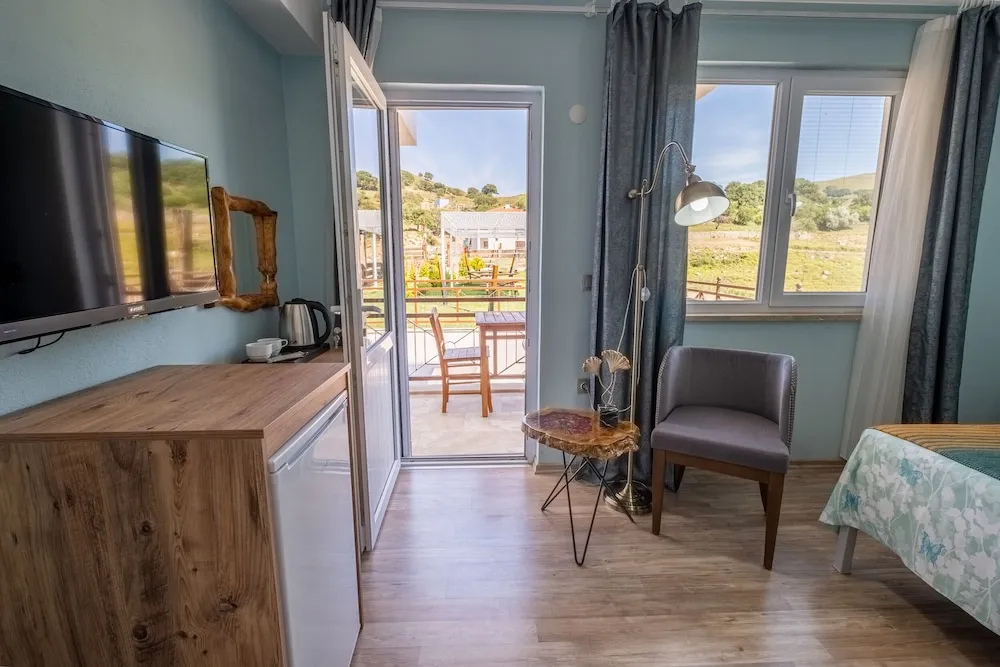 Standard Tek Büyük Yataklı Oda, Balkon, Bahçe Manzaralı