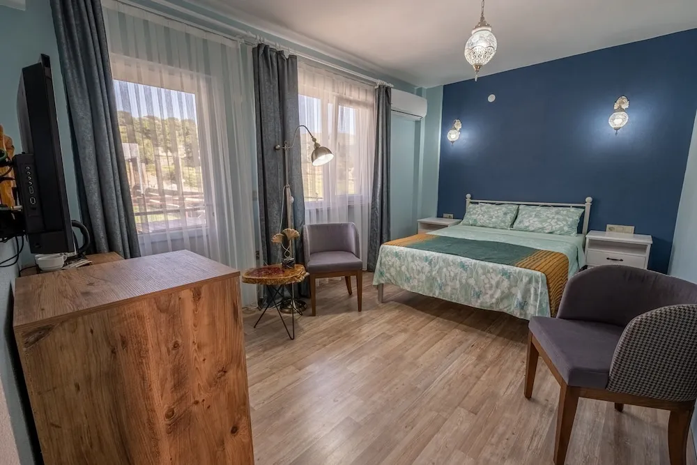 Standard Tek Büyük Yataklı Oda, Balkon, Bahçe Manzaralı